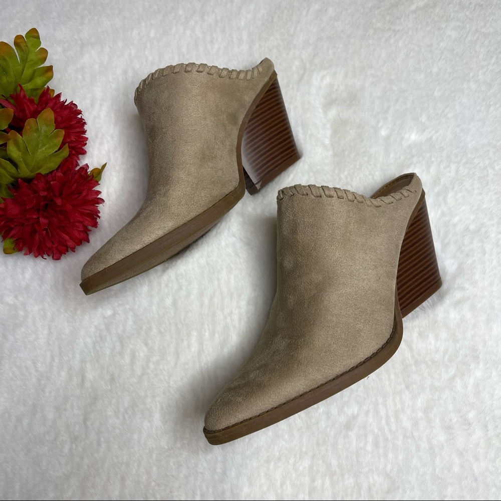 NWOT Qupid Tan Booties